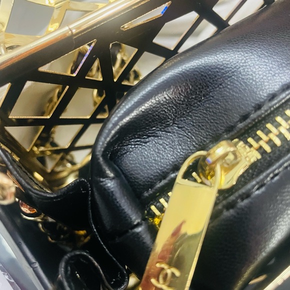 🖤💛 Chanel Black and Gold metal cage Crossbody Bag - Picture 11 of 16